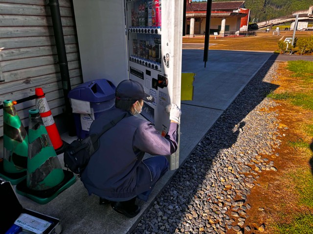 東日本大震災の震災遺構・大川小学校　自動販売機壊され現金盗まれる
