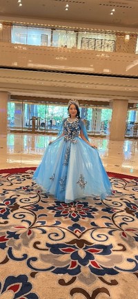 ドレス姿を楽しむEikoさん