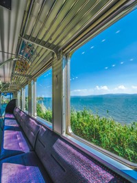 車窓から見た湖の景色 ※めかぶさん提供