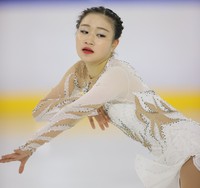 フィギュアスケート近畿選手権大会の女子SPで演技する河辺愛菜