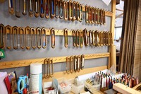 木製道具「杼」を作れる職人も減っています（2026年7月撮影）