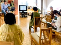 神話カフェの様子。カフェといっても常設の喫茶店ではなく、様々な場所で開催しているそう