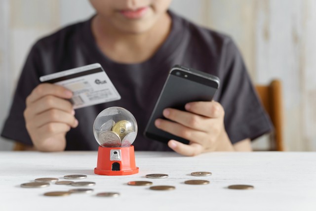 課金ユーザーの4人に3人が「スマホ新法」を認知　※画像はイメージです（mapo/stock.adobe.com）