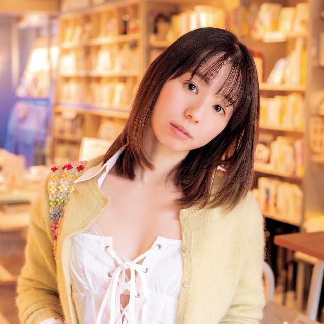 小池里奈（撮影／佐藤佑一　ヘアメイク／YOSHi.T　スタイリング／伊井田礼子）