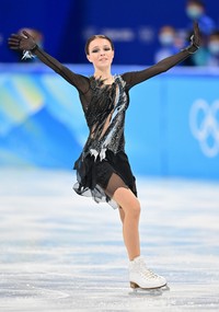 北京オリンピックのフィギュア女子ショートプログラムで演技をするアンナ・シェルバコワ
