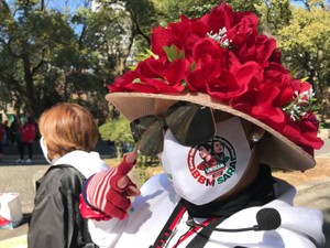 銀座で見た派手な行列、フィリピン大統領選の選挙運動だった　なぜ外国で？