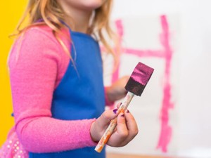 「可愛い色の服を」と言う彼に、「アイドルじゃない」と言い返した私