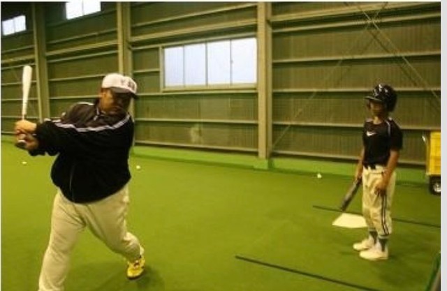 元プロの技術を惜しみなく少年たちに伝えています