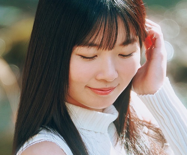 秋田そな（撮影／岡本武士　ヘアメイク／mahiro　スタイリング／八杉直美）