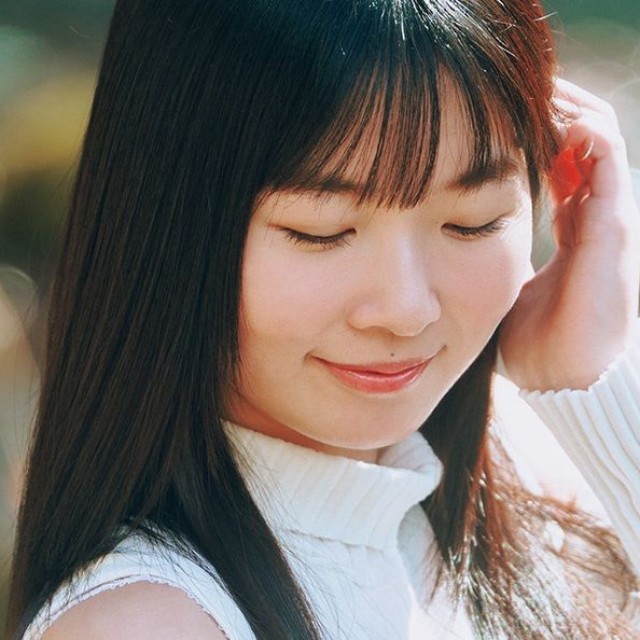 秋田そな（撮影／岡本武士　ヘアメイク／mahiro　スタイリング／八杉直美）