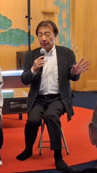 世界的な春画コレクターの浦上満氏。春画展開幕を前に経緯や魅力を語った＝都内の新宿歌舞伎町能舞台