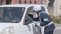 ドライバーに安全確認の徹底などを呼び掛ける