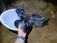 泥まみれになったカメラ「LUMIX G8」は泥だらけになっても故障知らず　うごめ紀さんのX（@UgomekiMushi）より＝1月6日投稿