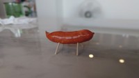 夫が用意したのは、ウインナーに爪楊枝4本を刺したもの。