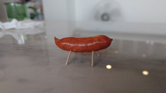 夫が用意したのは、ウインナーに爪楊枝4本を刺したもの。