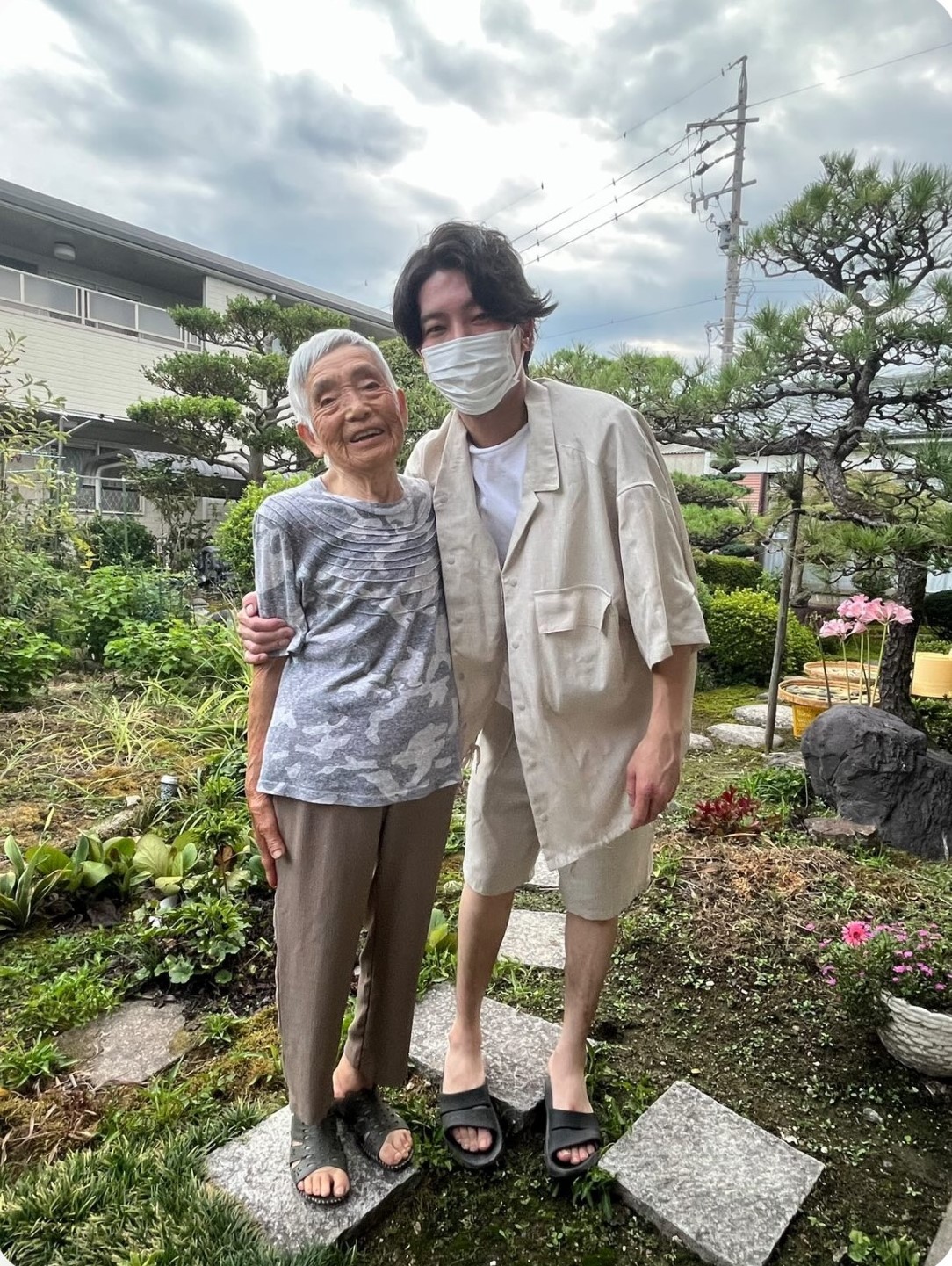 おばあちゃん 風呂 盗撮 生まれて初めてだぎゃ…」人生初のネイルを孫に塗ってもらうおばあちゃんに感動 「孫を抱いていた手を、今度は孫がキレイに…涙」｜まいどなニュース