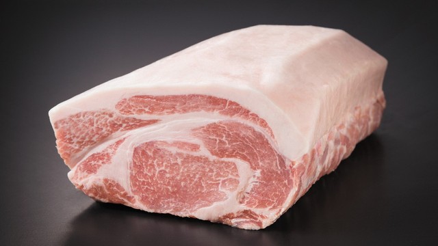 オリーブ豚 ブロック肉（香川県提供）