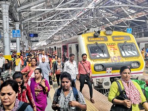 インド新幹線「赤いはやぶさ」発車ベルはいつ？　国際政治を背負う鉄道の行方