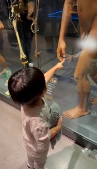 男の子が指さす先は…（ぽんたさん提供）