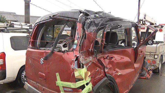 列車と接触した軽自動車