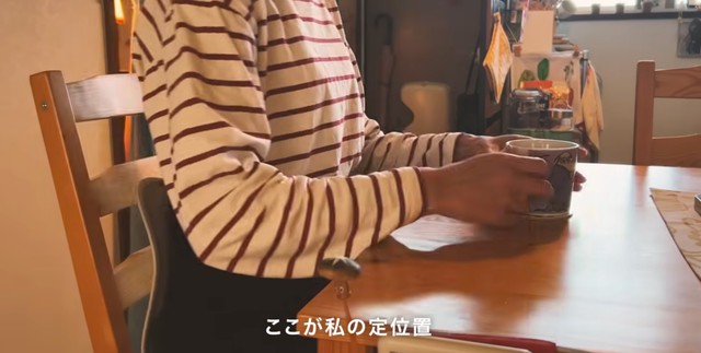 コーヒーを片手に過ごす、かもめ子さんの「定位置」／かもめ子さん（@kamomeko.kurashi）提供