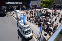秋葉原の駅前で街頭演説を行った山尾志桜里氏