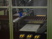 次々とできあがるブラックサンダー（特別に許可をもらって撮影しています）