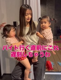 バイトに行く前に……妹ふたりを抱っこ♪（提供：＠love.aatanさん）
