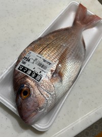 近所の魚屋で買った588円の鯛。ていねいに調理すると…／simanto工房さん（@simantokoubou）提供