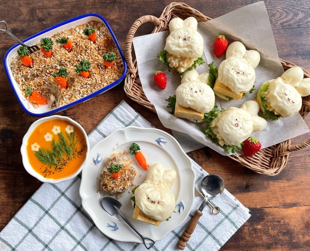 白パンを使ったミッフィーのたまごサンド。ニンジン畑もかわいい（いずれも提供写真）