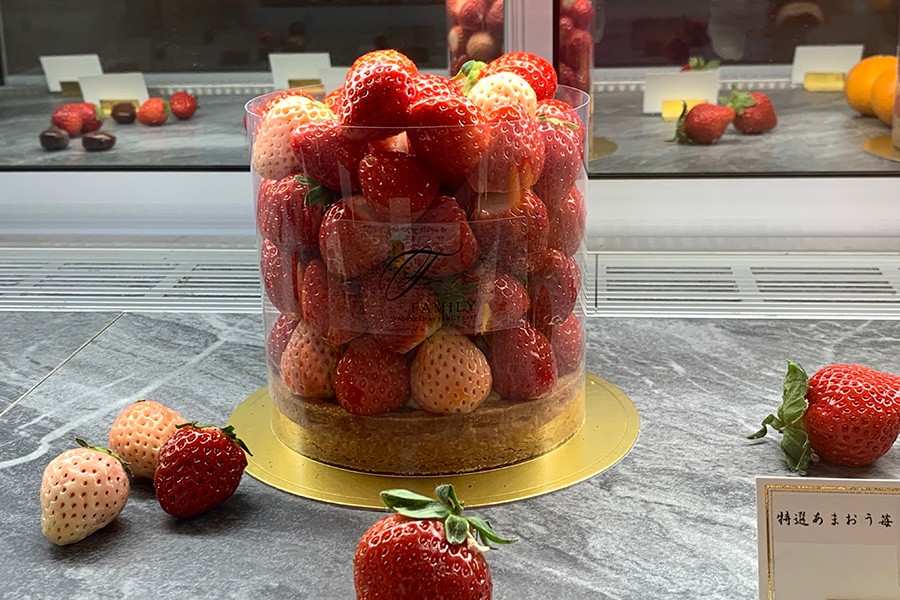 いちごがゴロゴロ〜 常識を覆したタルトが話題「崩れてOK」80個の