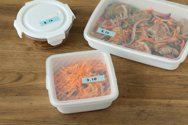 料理を作った日を保存容器に貼っておくと、食べきる期限の目安になり安心（提供画像）