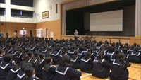 昼夜逆転や性格の変化も…ネット依存の危険性を中学生が学ぶ　高松市