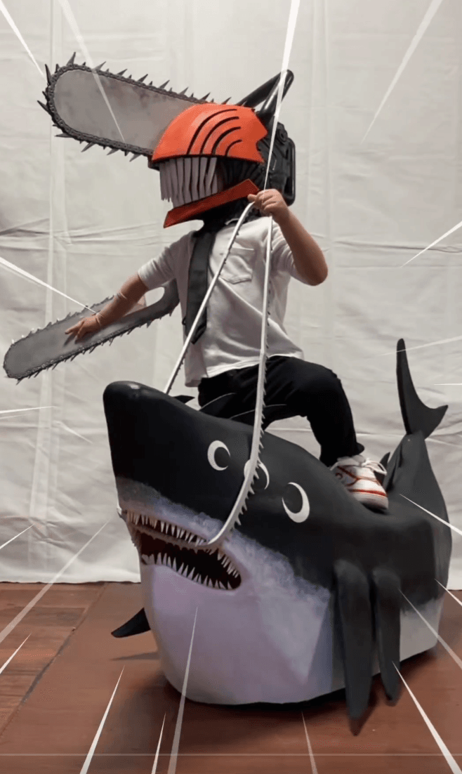 ポーズも完璧！米津さんより早かったハンドメイドサメ