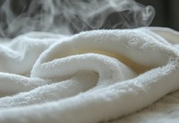 蒸しタオルでヒゲと肌を柔らかくする※画像はAIが作成したイメージです（ABX/stock.adobe.com）