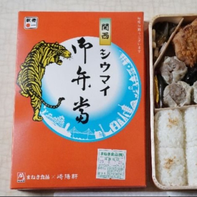 姫路駅の「関西シウマイ弁当」。駅ホームの名物「えきそば」の和風だしで炊かれたご飯にこだわりがある