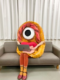 化けわらじのことが職場にバレたとの投稿がSNSで話題に（「とりもちうずら」さん提供）