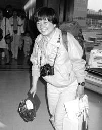 日本人女性として初めて北極点到達を達成し、帰国した和泉雅子さん＝1989年5月