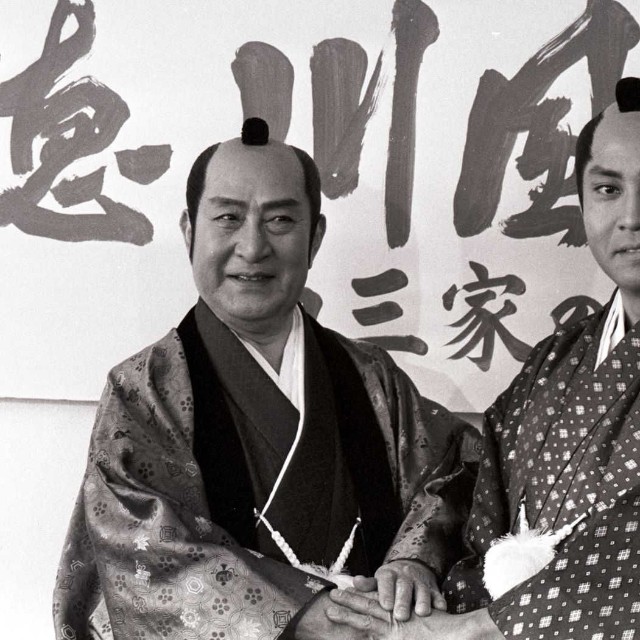 親子共演した市川右太衛門（左）と北大路欣也＝1985年