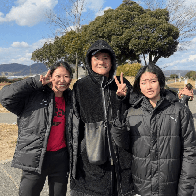 左が早川優衣さん、中央がノブさん（早川優衣 (@yui_hayakawa_) さんのXより）
