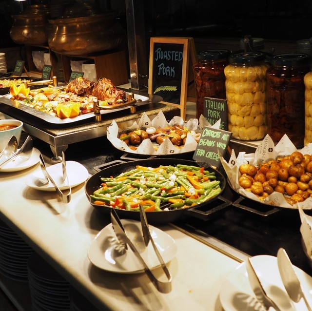 食べ放題ビュッフェで食べ残し罰金は合法なの？　※画像はイメージです（sollamu54/photoAC）