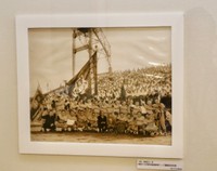 関西大学博物館に展示された村山実さんゆかりの品々