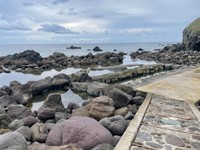 干潮のときだけ海辺に現れる、北海道・水無海浜温泉。海を間近に望む絶景の“天然露天風呂”として人気を集めている／舛谷さん（@mad_froggy513_2）提供