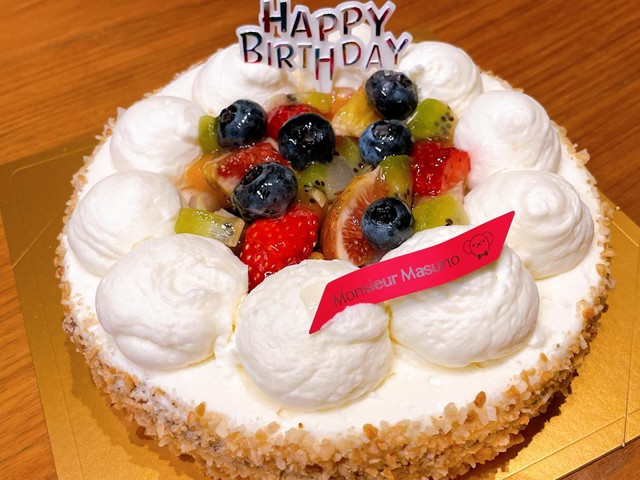 旦那さんのお誕生日はホールケーキでお祝い／mame_nomameさん（@mame_nomame）提供