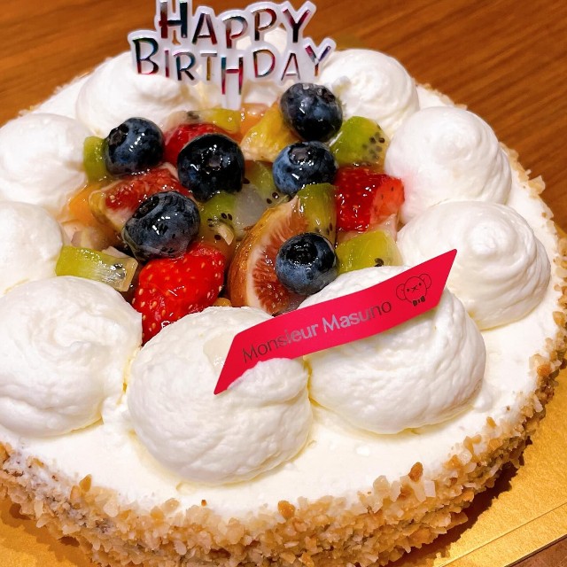 旦那さんのお誕生日はホールケーキでお祝い／mame_nomameさん（@mame_nomame）提供