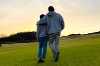 フリーアナウンサーの清水健さんと息子のツーショット（本人の公式Xから）