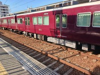 ①晴れた日の直射日光が当たる車体【阪急電鉄提供】