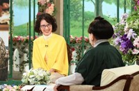 「徹子の部屋」  (右から)黒柳徹子、酒井和歌子＝テレビ朝日提供