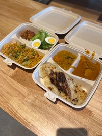 マレーシア館では、サクモチ食感の「ロティチャナイ」、焼きそば「ミーゴレンカンポン」を購入しました。