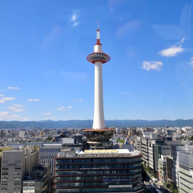 京都タワー(kirin2/stock.adobe.com)